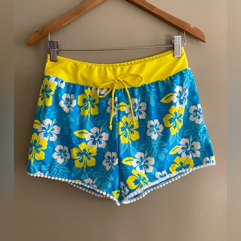 Two Piece Swimwear Bathing Suit Blue Floral Halter Top and Swim Shorts - Picture 5 of 16